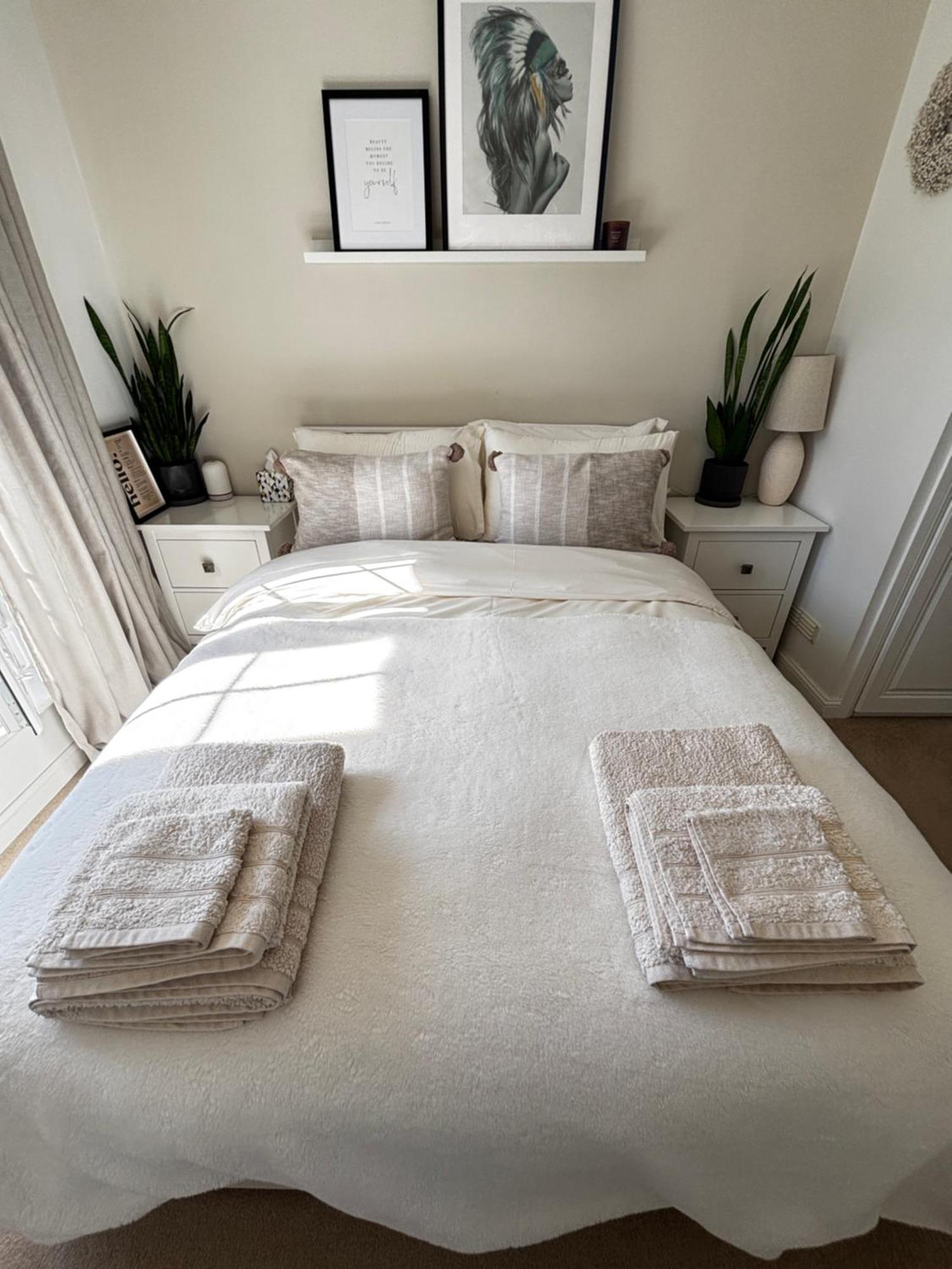 Delux Room With Private Parking, Sleeps 2, Perfect For Cotswold Getaway, Easy A419 Access Blunsdon Exterior foto