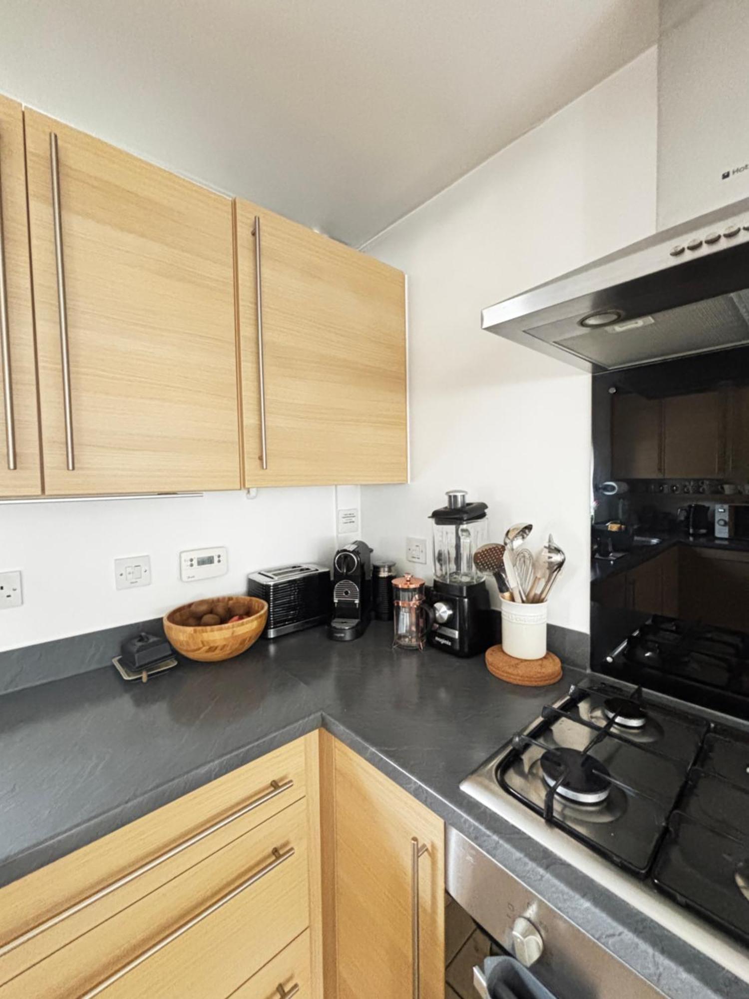 Delux Room With Private Parking, Sleeps 2, Perfect For Cotswold Getaway, Easy A419 Access Blunsdon Exterior foto